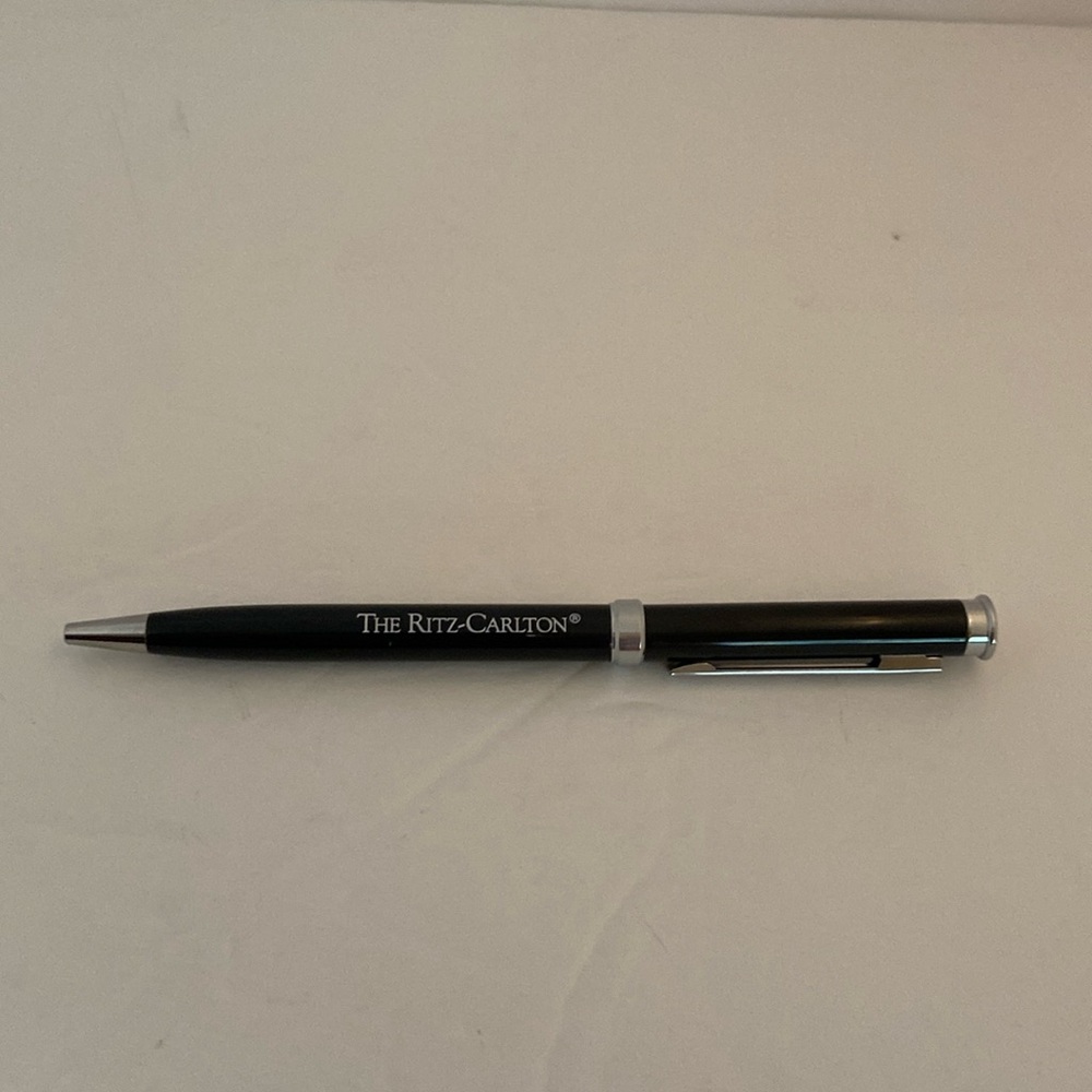 The Ritz-Carlton Twist Metal Black Pen - Works